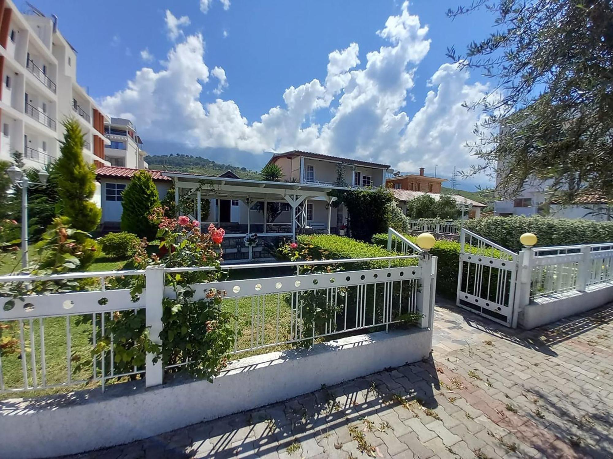 Nili Hotel Vlorë Buitenkant foto