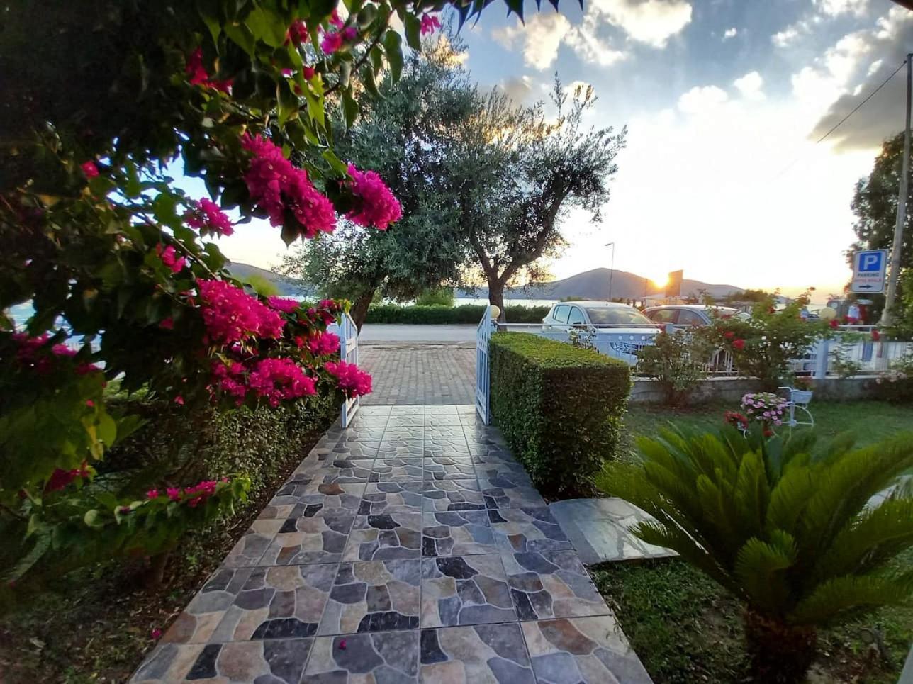Nili Hotel Vlorë Buitenkant foto