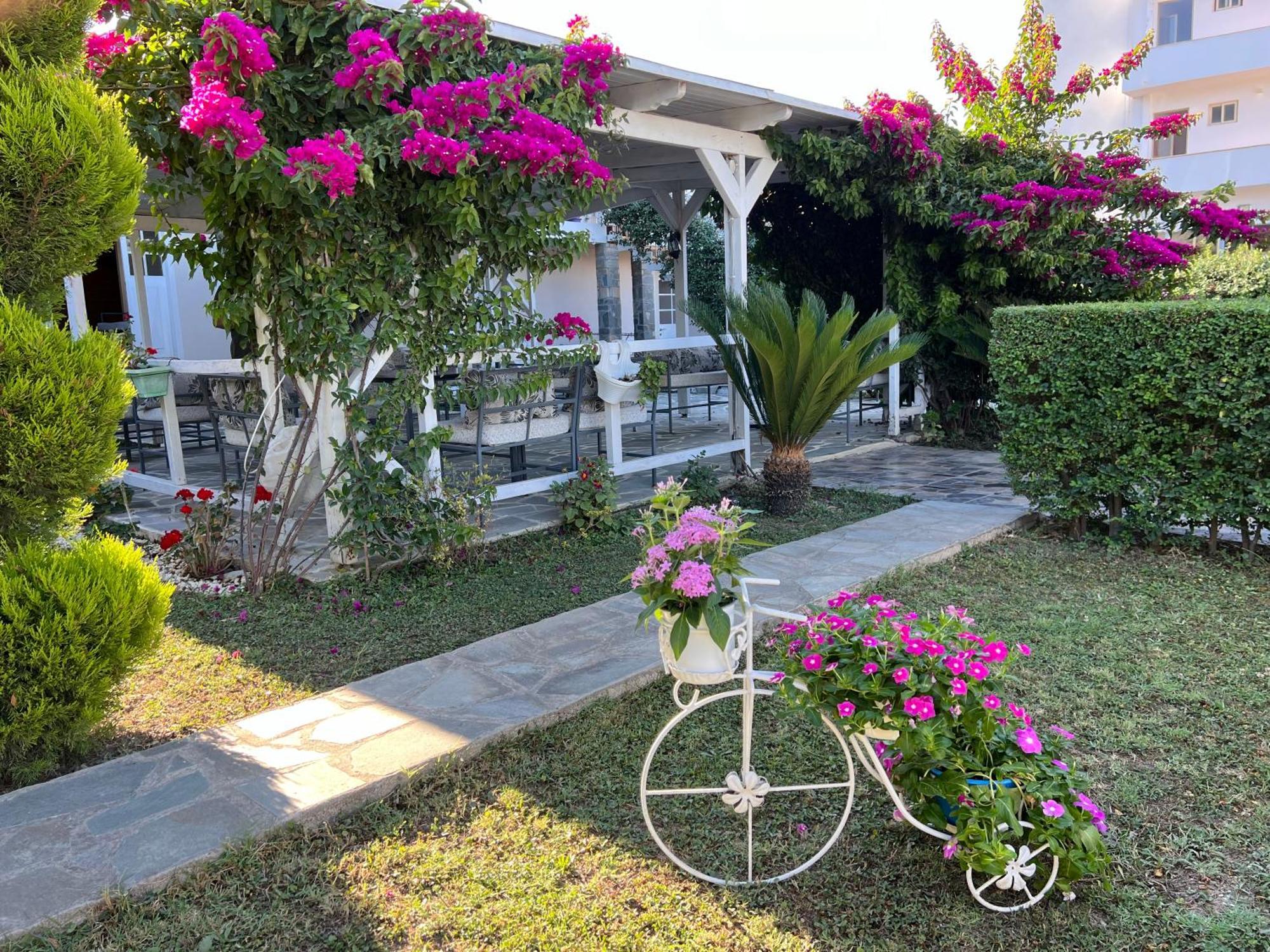 Nili Hotel Vlorë Buitenkant foto
