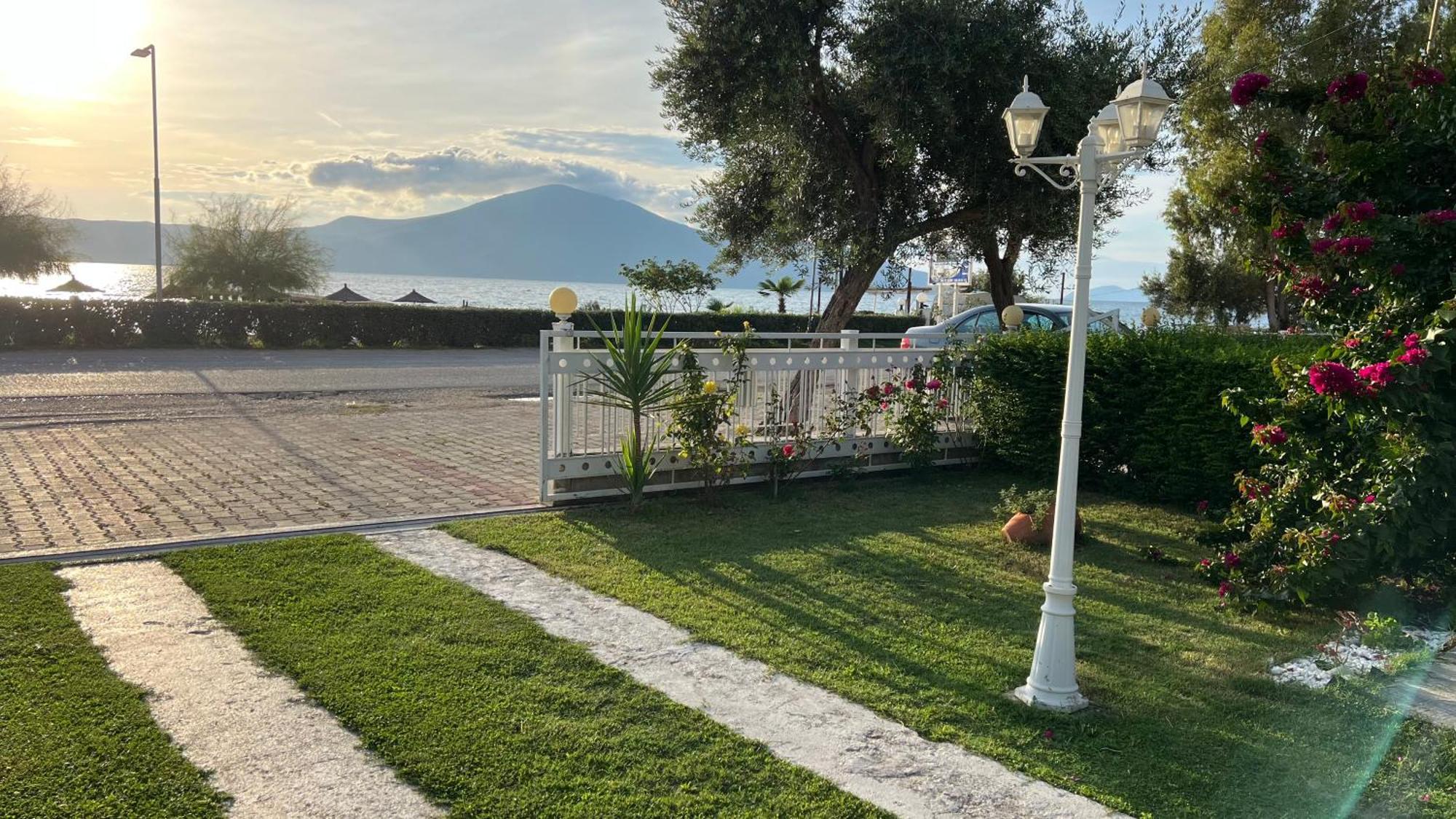 Nili Hotel Vlorë Buitenkant foto