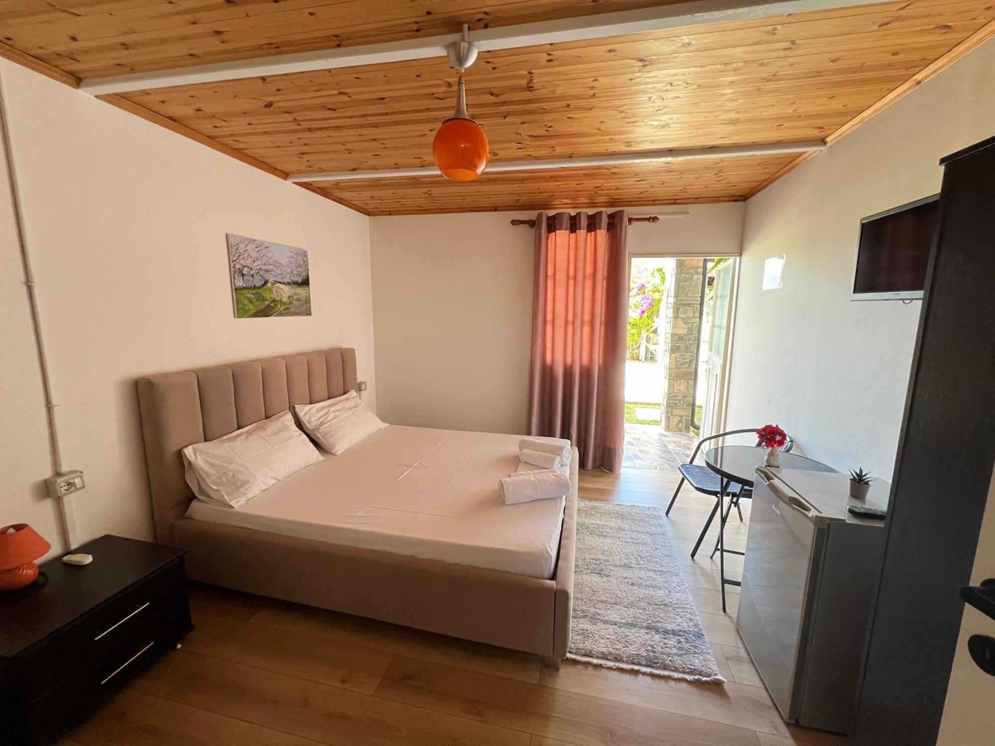 Nili Hotel Vlorë Buitenkant foto