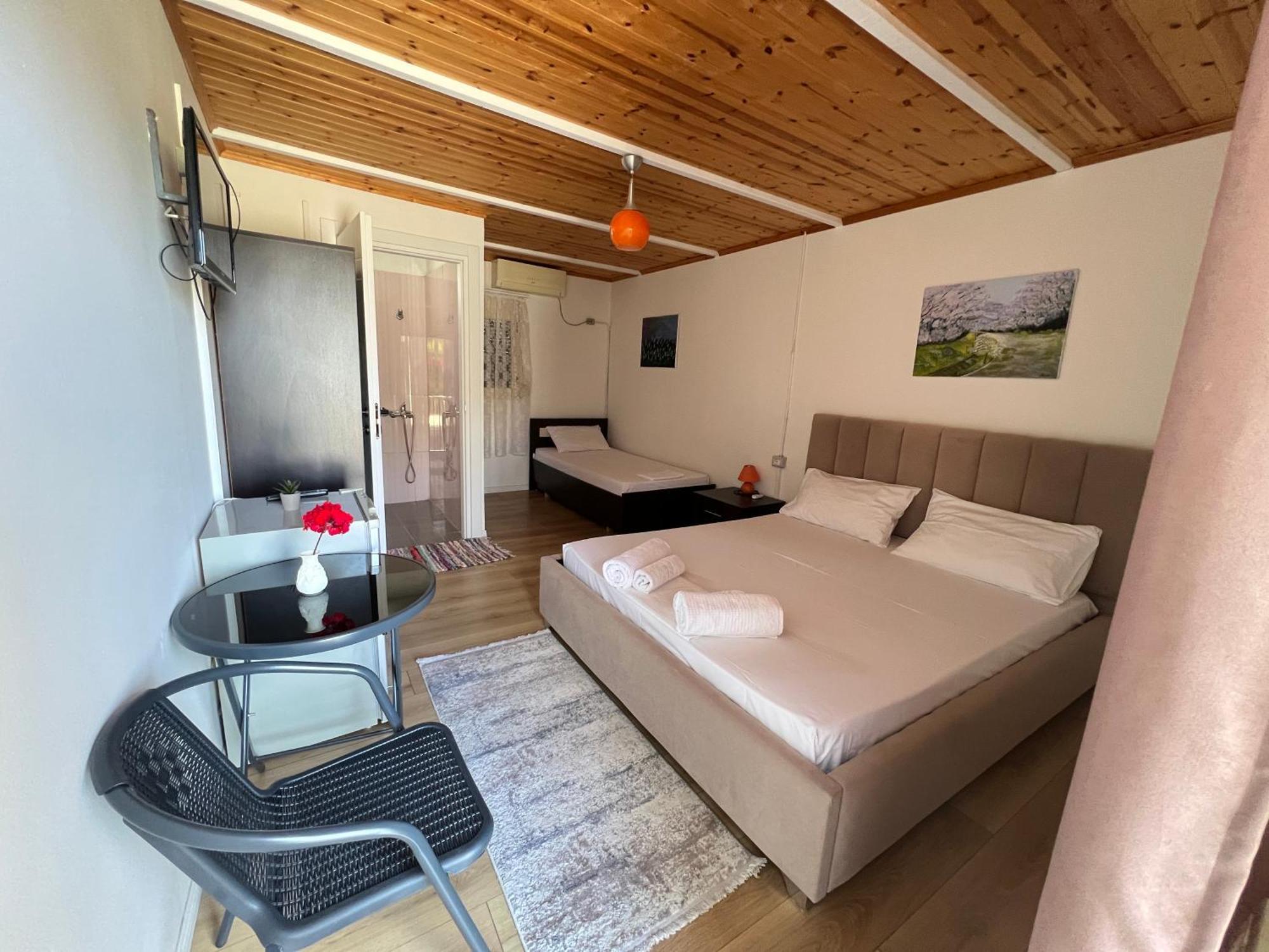 Nili Hotel Vlorë Buitenkant foto